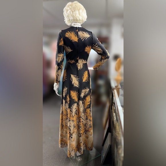 Vintage Maxi Dress Peacock Feather 70’s Print, Easy to Wear in PERFECT Condition - Picture 6 of 12